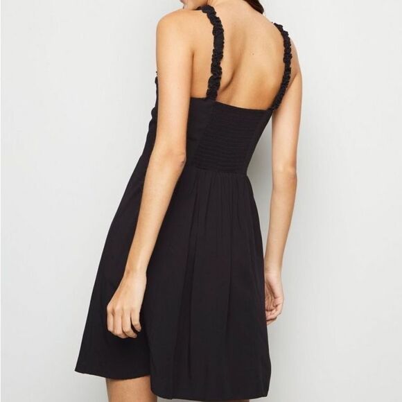 ✨ New Look sundress with ruffle edge in black✨ - Picture 4 of 11